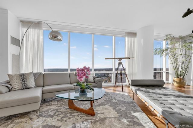 5 Renaissance Square PH6C, White Plains, NY 10601