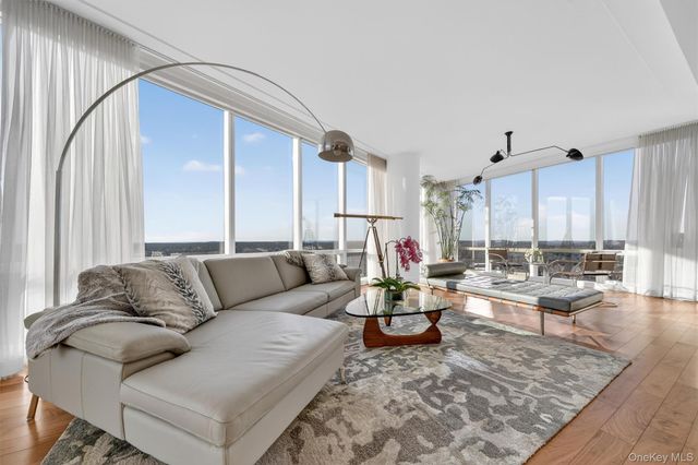 5 Renaissance Square PH6C, White Plains, NY 10601
