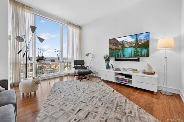 5 Renaissance Square PH6C, White Plains, NY 10601