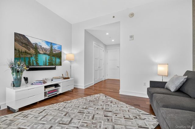 5 Renaissance Square PH6C, White Plains, NY 10601