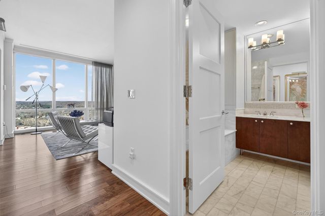 5 Renaissance Square PH6C, White Plains, NY 10601