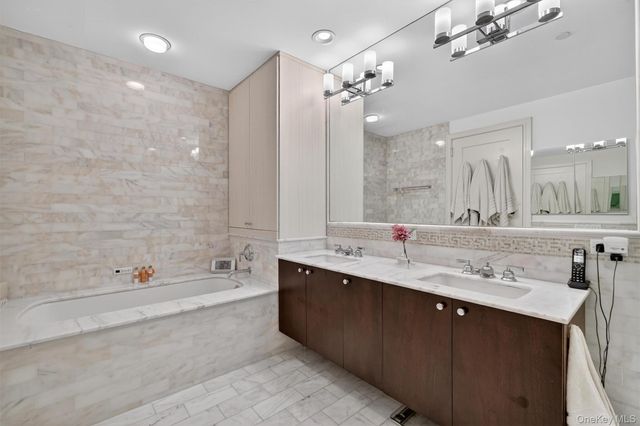 5 Renaissance Square PH6C, White Plains, NY 10601