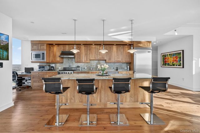 5 Renaissance Square PH6C, White Plains, NY 10601
