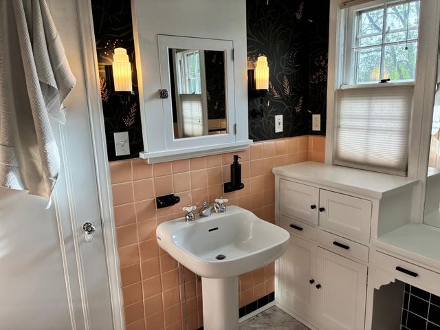 5140 Queen Avenue S, Minneapolis, MN 55410