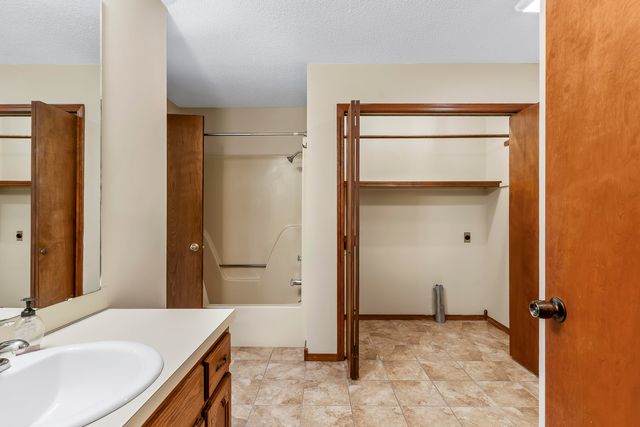 400 E Elm Street, Nixa, MO 65714