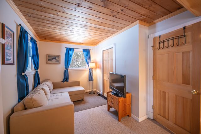 48 Upper Highlands Loop, Dover, VT 05356