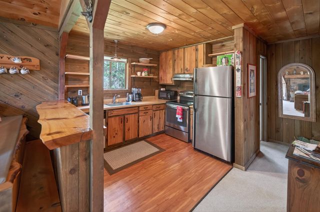 48 Upper Highlands Loop, Dover, VT 05356