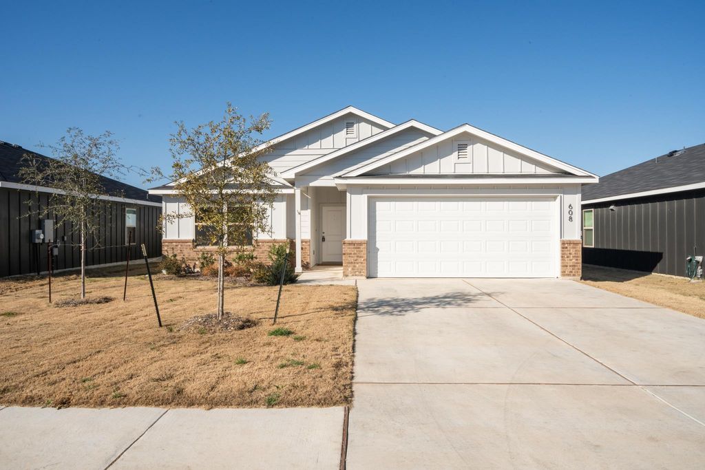 608 Double Vision RD, Jarrell, TX 76537