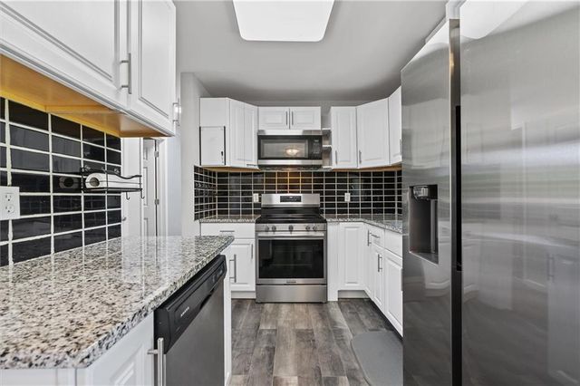 904 E Golf Hill Drive, Excelsior Springs, MO 64024