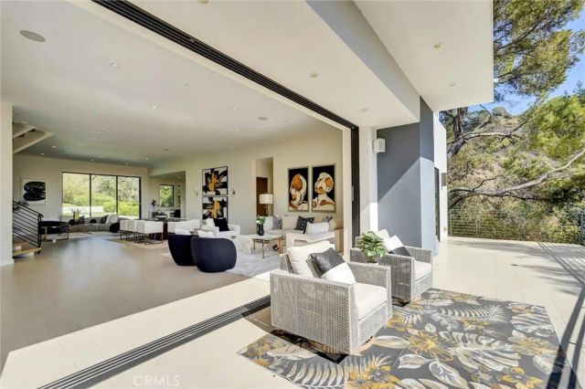2341 Zorada Court, Los Angeles, CA 90046