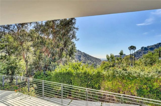 2341 Zorada Court, Los Angeles, CA 90046