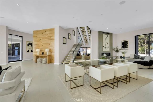 2341 Zorada Court, Los Angeles, CA 90046