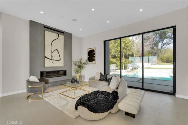2341 Zorada Court, Los Angeles, CA 90046