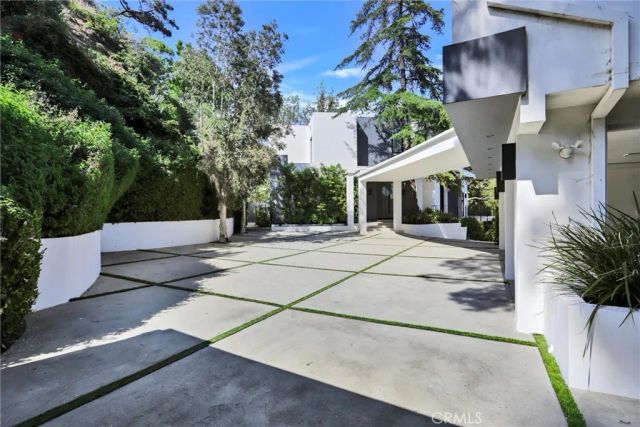 2341 Zorada Court, Los Angeles, CA 90046