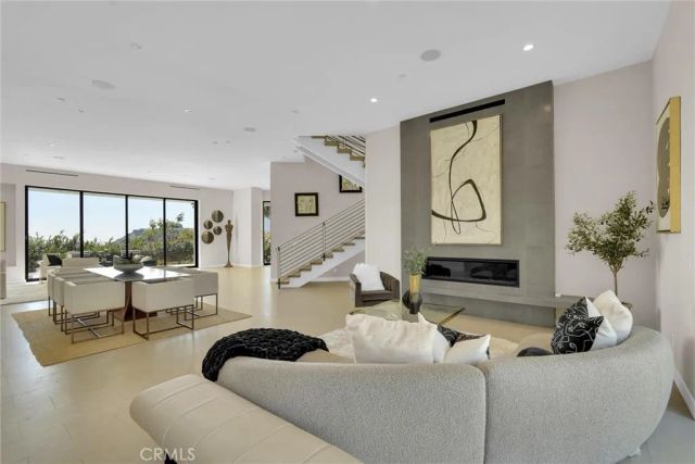 2341 Zorada Court, Los Angeles, CA 90046