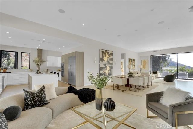 2341 Zorada Court, Los Angeles, CA 90046