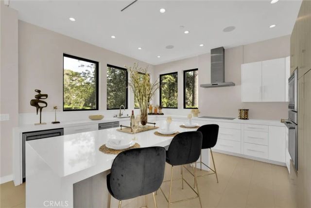 2341 Zorada Court, Los Angeles, CA 90046