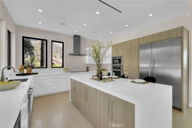 2341 Zorada Court, Los Angeles, CA 90046