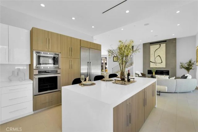 2341 Zorada Court, Los Angeles, CA 90046