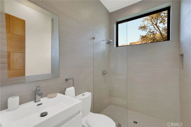 2341 Zorada Court, Los Angeles, CA 90046