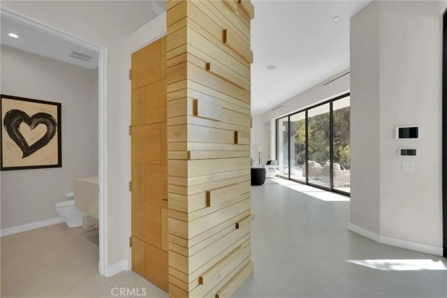 2341 Zorada Court, Los Angeles, CA 90046