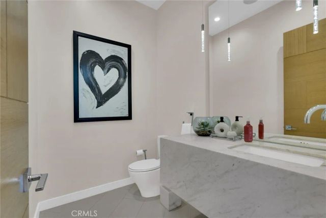 2341 Zorada Court, Los Angeles, CA 90046