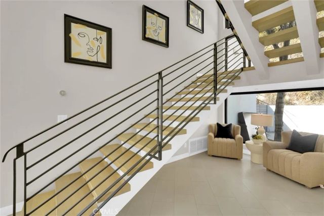2341 Zorada Court, Los Angeles, CA 90046