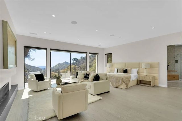 2341 Zorada Court, Los Angeles, CA 90046