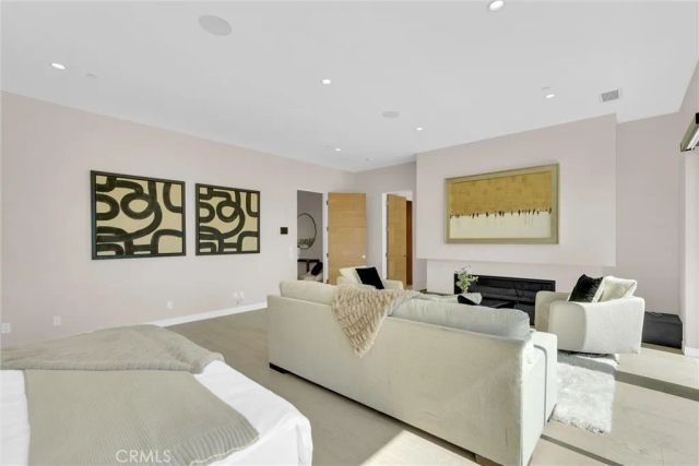 2341 Zorada Court, Los Angeles, CA 90046