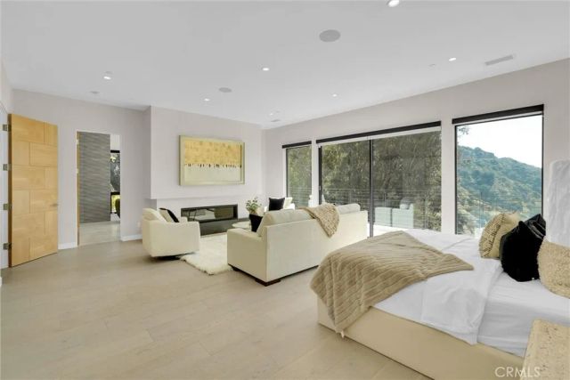 2341 Zorada Court, Los Angeles, CA 90046