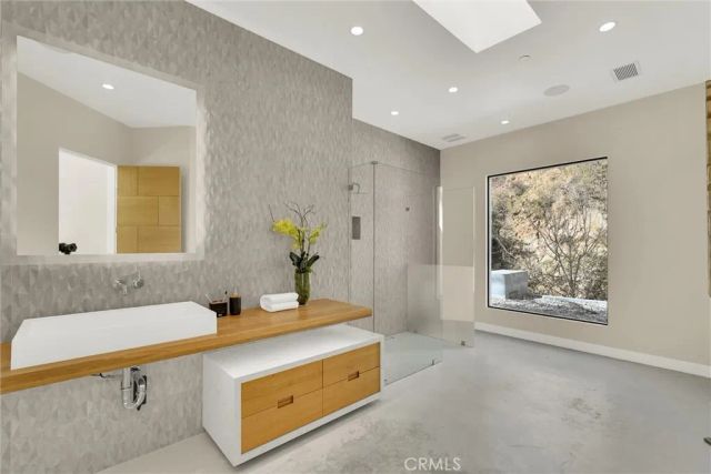 2341 Zorada Court, Los Angeles, CA 90046