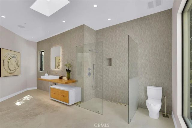 2341 Zorada Court, Los Angeles, CA 90046