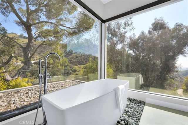 2341 Zorada Court, Los Angeles, CA 90046