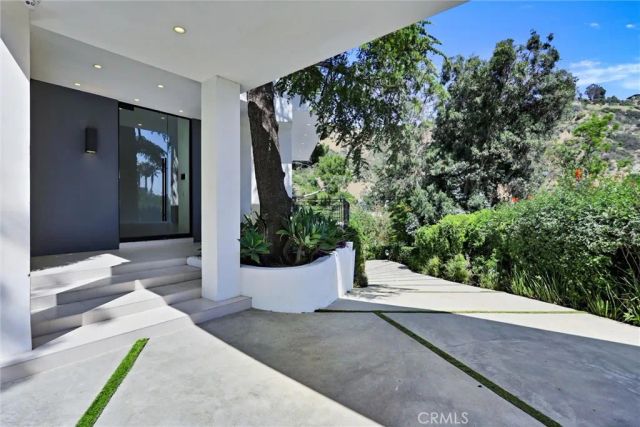 2341 Zorada Court, Los Angeles, CA 90046