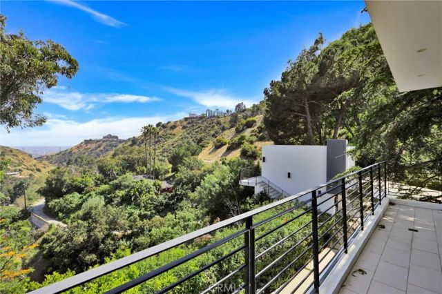 2341 Zorada Court, Los Angeles, CA 90046