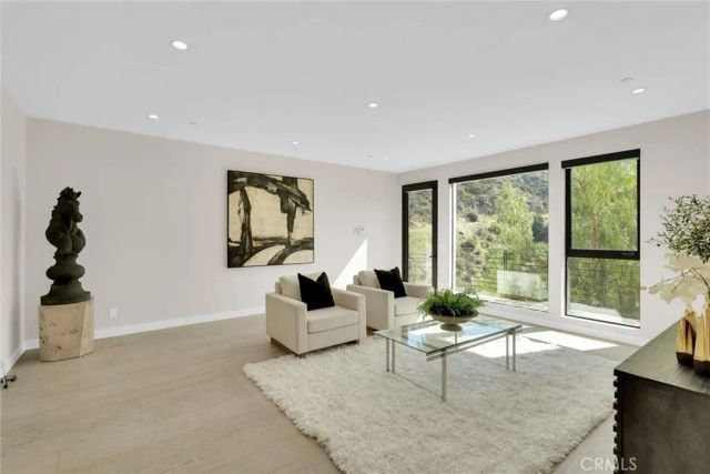 2341 Zorada Court, Los Angeles, CA 90046