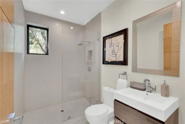 2341 Zorada Court, Los Angeles, CA 90046