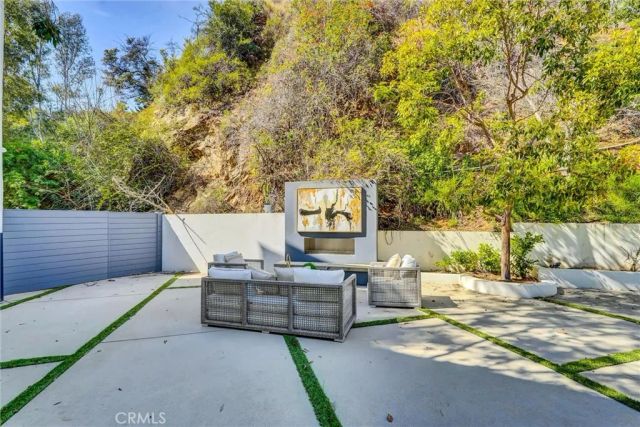 2341 Zorada Court, Los Angeles, CA 90046