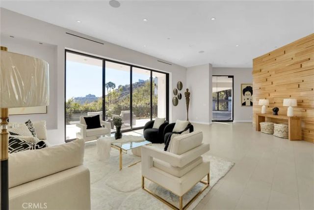 2341 Zorada Court, Los Angeles, CA 90046