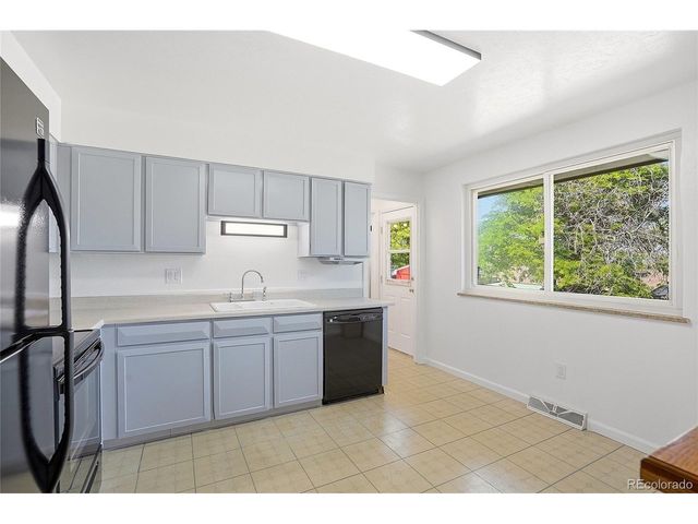 614 S Worchester St, Aurora, CO 80012