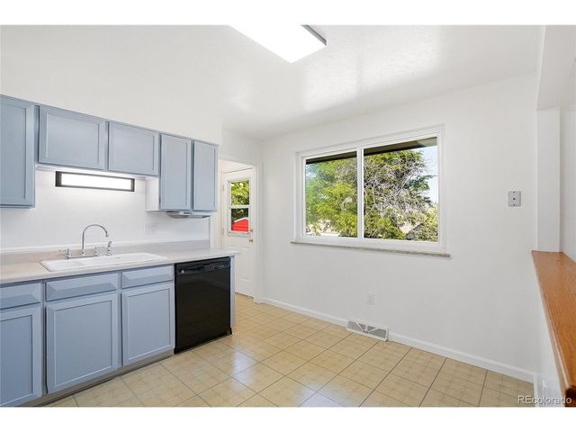 614 S Worchester St, Aurora, CO 80012