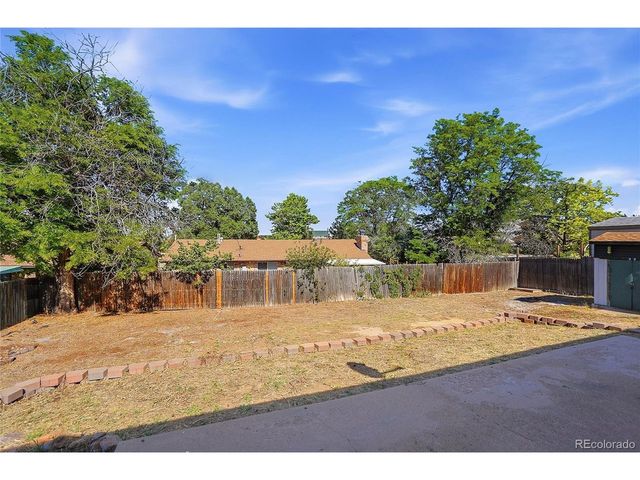 614 S Worchester St, Aurora, CO 80012