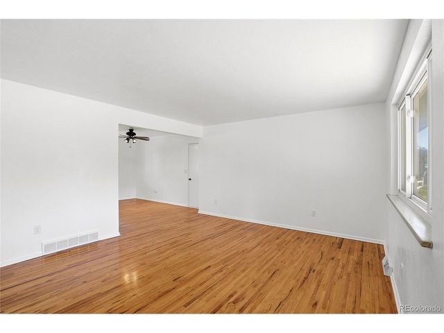 614 S Worchester St, Aurora, CO 80012
