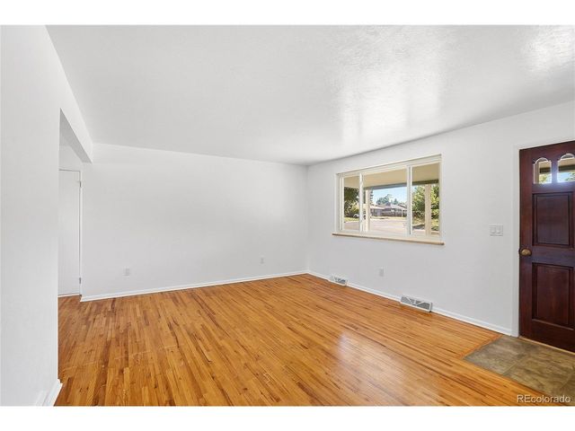 614 S Worchester St, Aurora, CO 80012