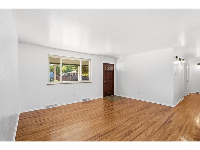614 S Worchester St, Aurora, CO 80012