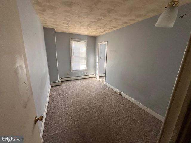 109 S CHESTNUT ST, Fleetwood, PA 19522