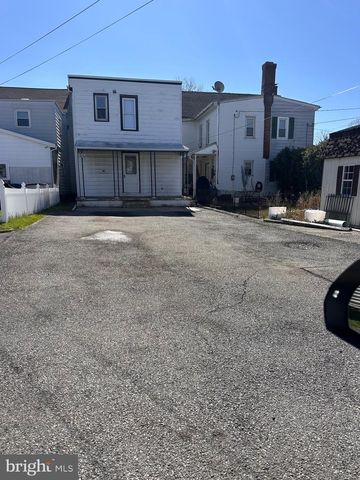 109 S CHESTNUT ST, Fleetwood, PA 19522