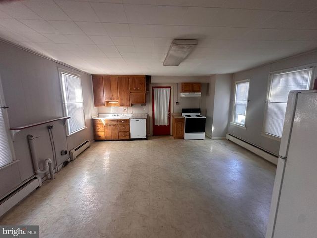 109 S CHESTNUT ST, Fleetwood, PA 19522