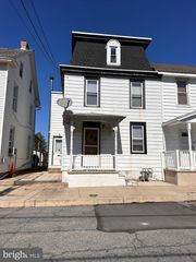 109 S CHESTNUT ST, Fleetwood, PA 19522