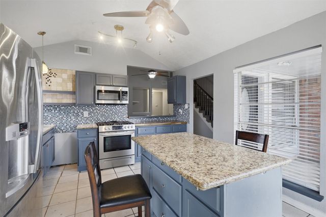 3831 Derbyhall Drive, Houston, TX 77066